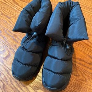 H&M BLACK PUFFER SNOW BOOTS